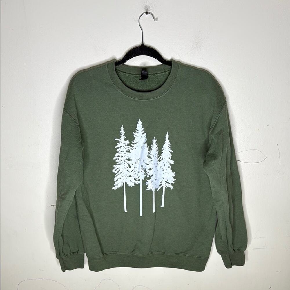 Gildan Cotton Blend Forest Green Sweater with Tree Design Size Medium